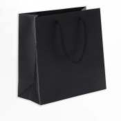 Черный бумажный пакет