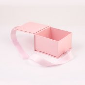 Коробочка с откидывающейся крышкой